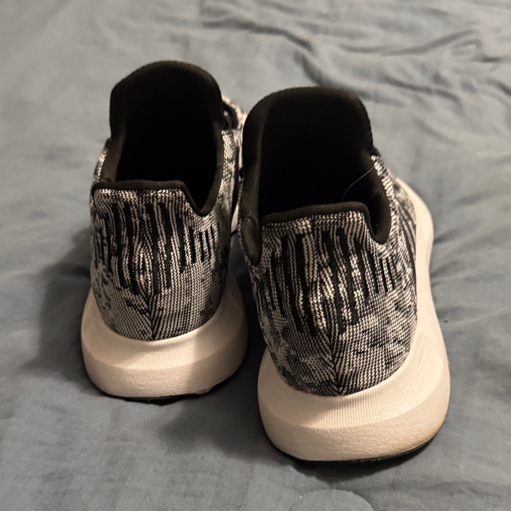 Adidas Men's Swift Run Gymnastics Sneakers. - Picture 2 of 5